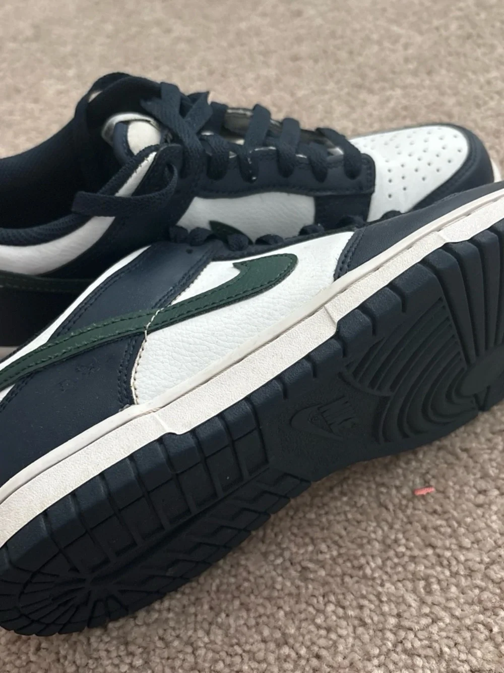 Nike Kids Low-Top Sneakers in White, Navy & Green